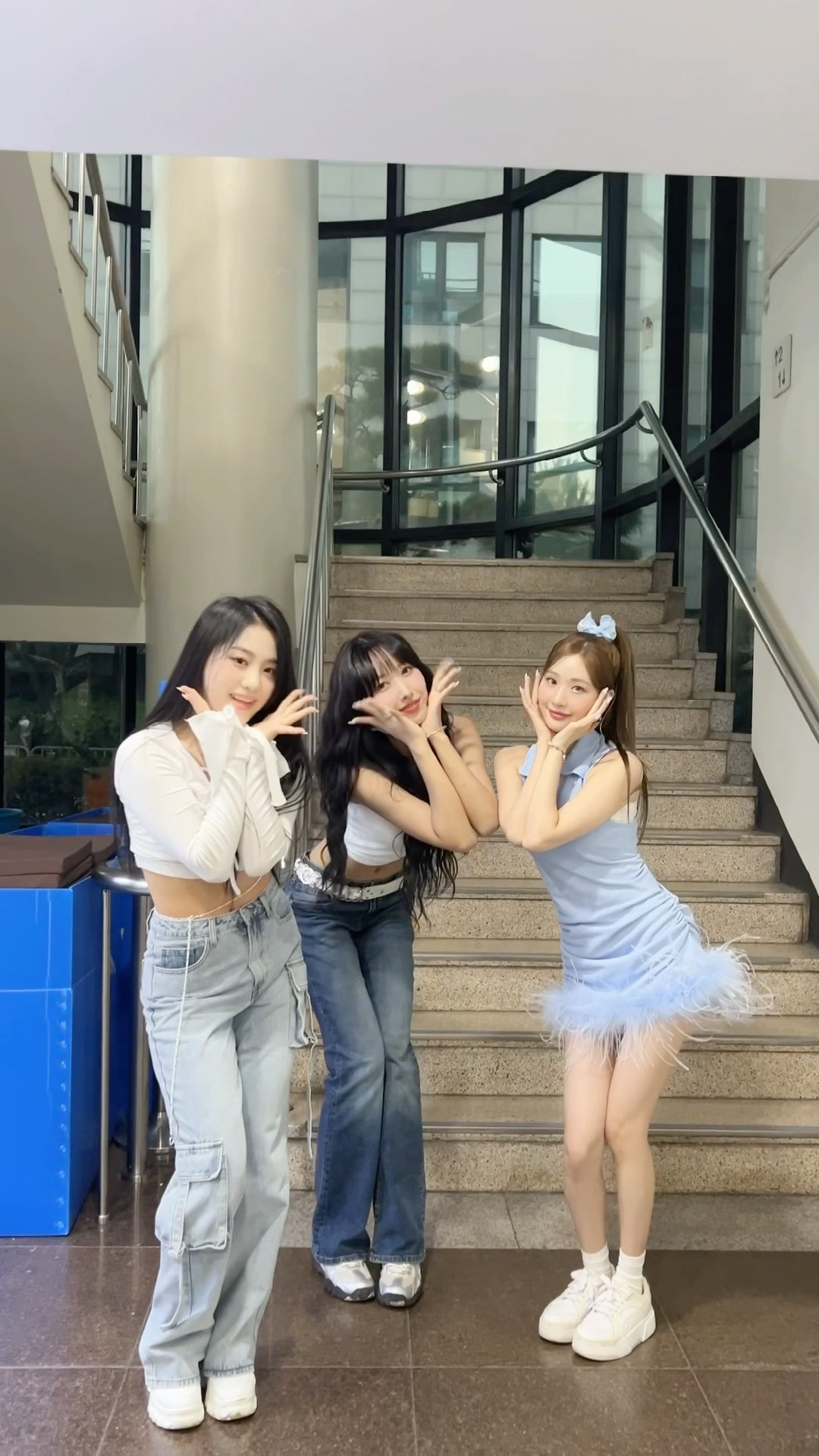 LIKE A FLOWER BLOOMING NOW? #흔들꽃챌린지 #HYORI #효리 #YEONJAE #연재 #YERIN #예린